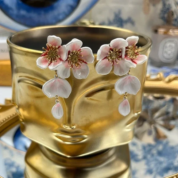 🆕 LES NEREIDES 🧿 NWOT White Cherry Blossom Dangling Earring - Picture 14 of 17